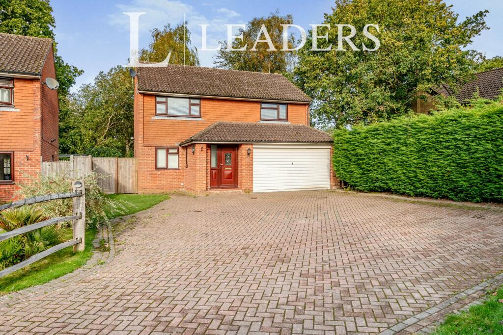 4 bed Detached House for rent in Copthorne. From Leaders (Crawley)