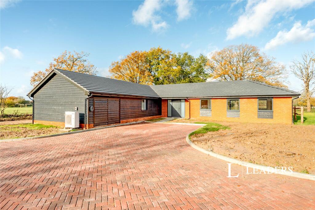 4 bed Bungalow for rent in Hookwood. From Leaders - Crawley 4 bed Bungalow for rent in Hookwood. From Leaders - Crawley