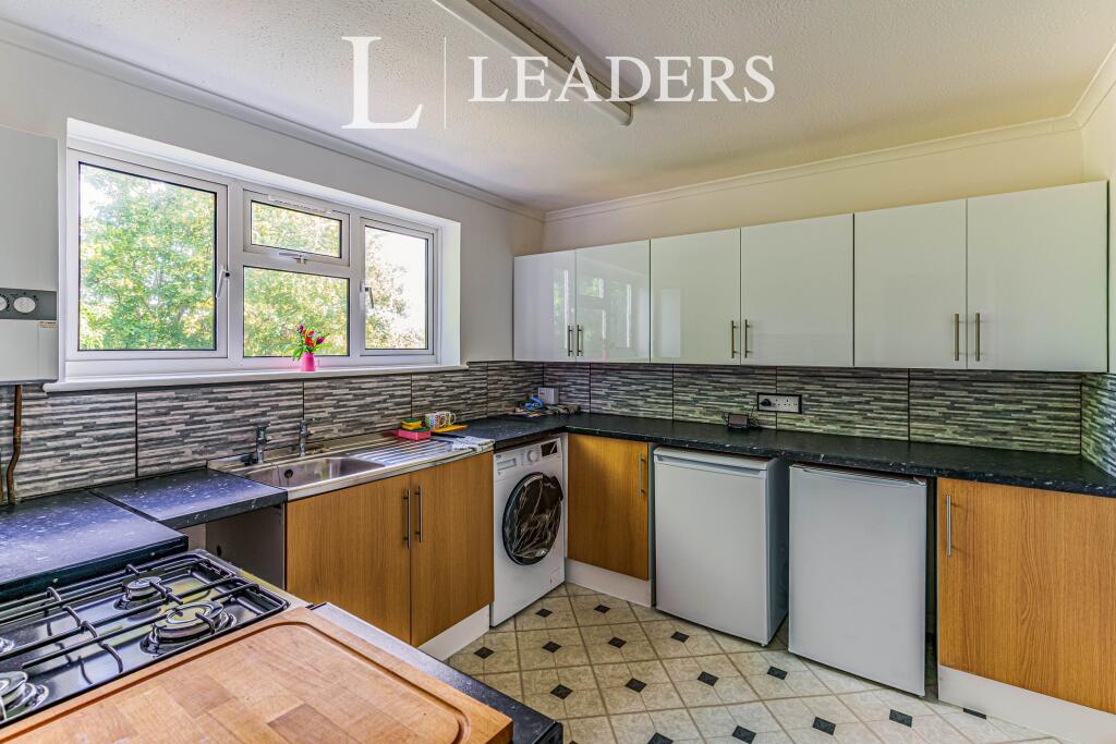 2 bed 1st Floor Flat for rent in Pease Pottage. From Leaders - Crawley