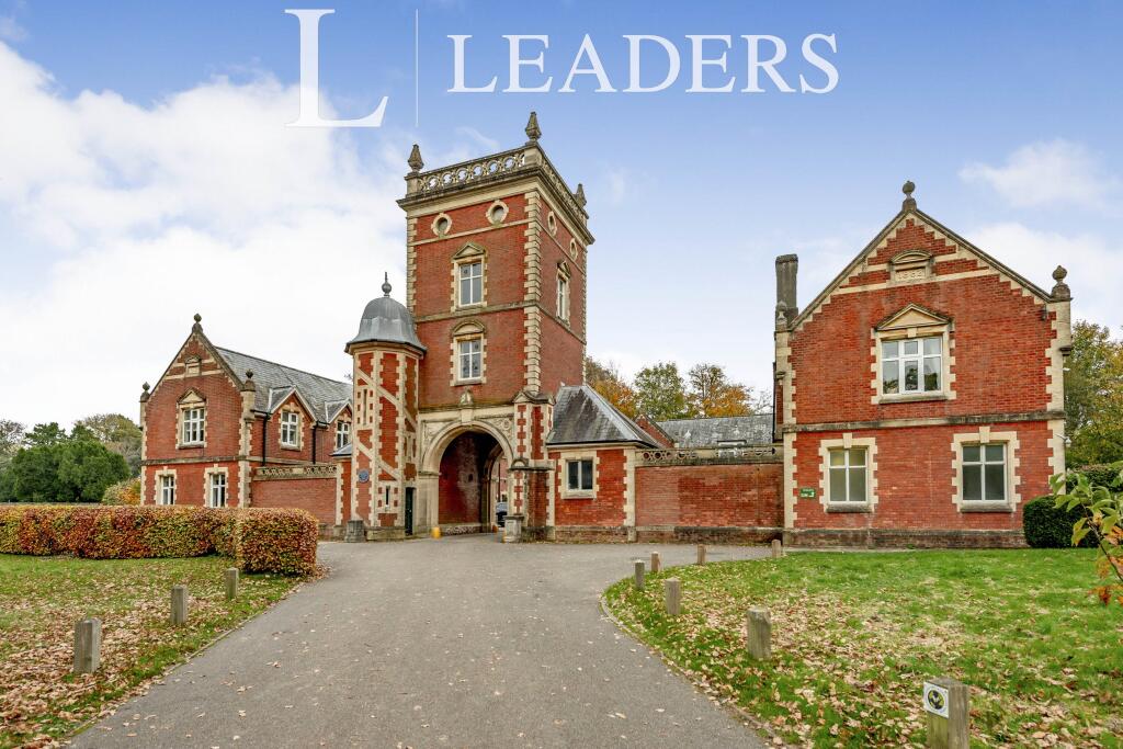 3 bed 1st Floor Flat for rent in Copthorne. From Leaders - Crawley