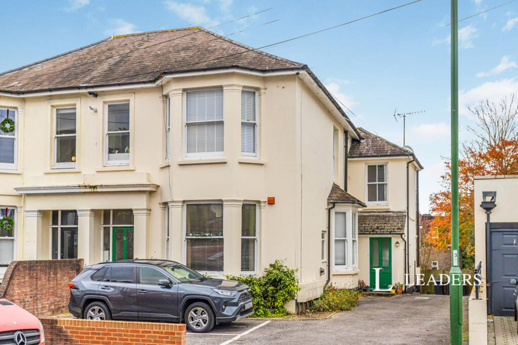 1 bed 1st Floor Flat for rent in Haywards Heath. From Leaders - Haywards Heath