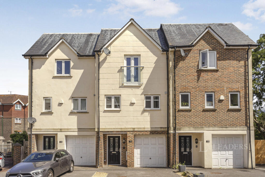 3 bed Mid Terraced House for rent in Haywards Heath. From Leaders - Haywards Heath 3 bed Mid Terraced House for rent in Haywards Heath. From Leaders - Haywards Heath