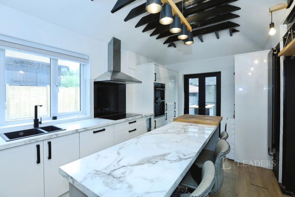 4 bed Semi Detached for rent in Haywards Heath. From Leaders - Haywards Heath 4 bed Semi Detached for rent in Haywards Heath. From Leaders - Haywards Heath