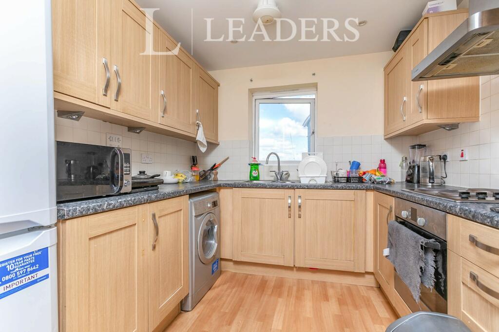 2 bed Apartment for rent in Redhill. From Leaders (Redhill)
