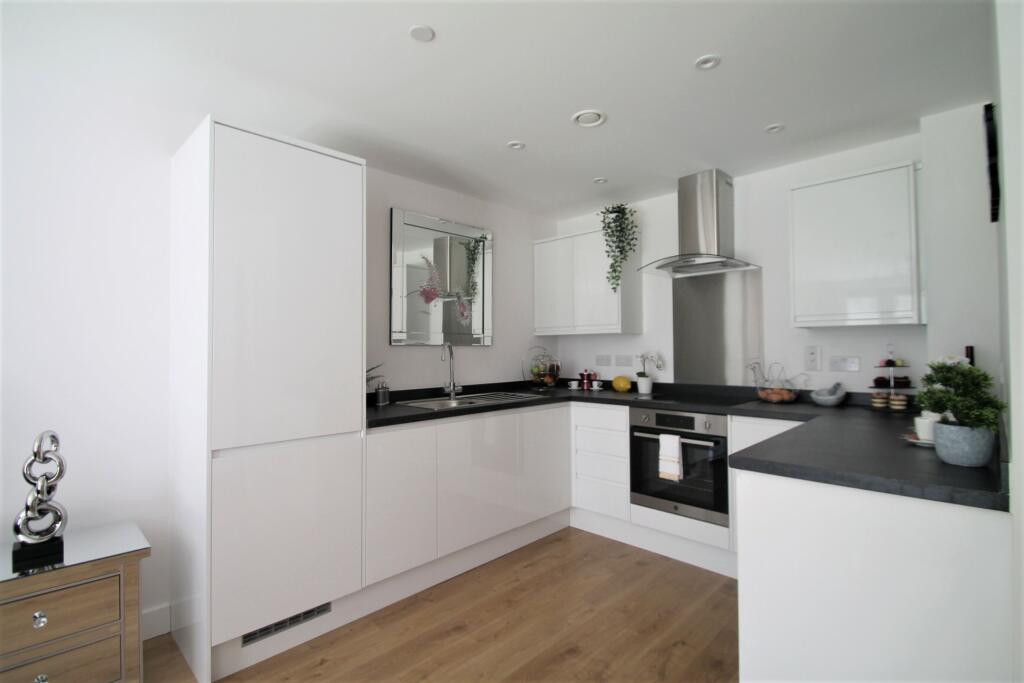 1 bed Apartment for rent in Redhill. From Leaders (Redhill)
