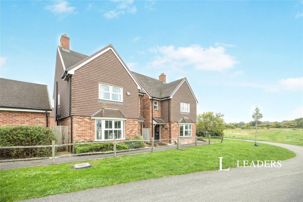 3 bed Detached for rent in Hookwood. From Leaders Lettings - Redhill