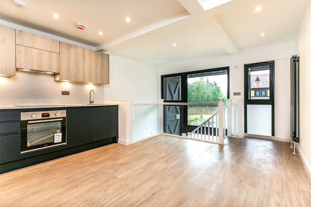 2 bed Barn Conversion for rent in Redhill. From Leaders Lettings - Redhill