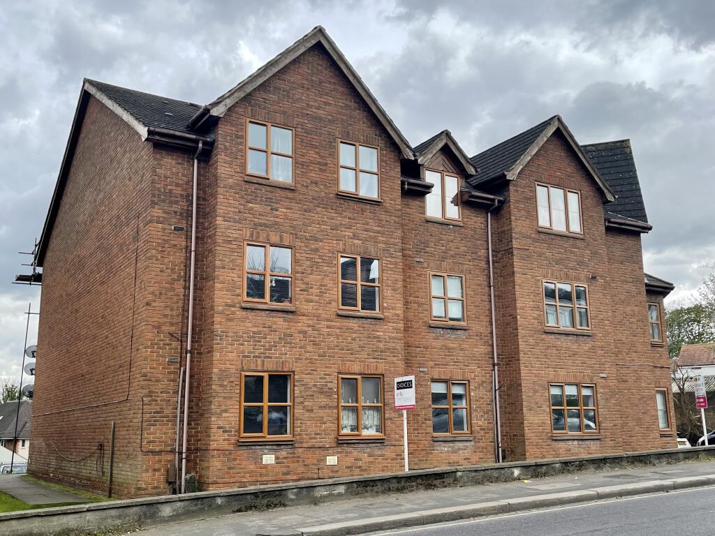 1 bed 1st Floor Flat for rent in Redhill. From Leaders Lettings - Redhill