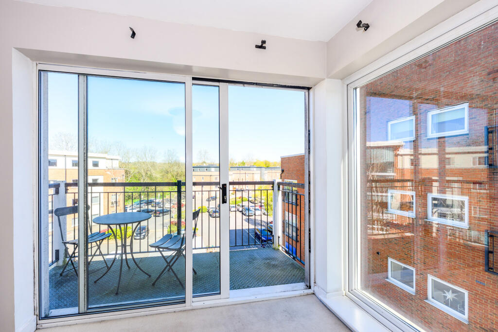 2 bed 1st Floor Flat for rent in Redhill. From Leaders Lettings - Redhill 2 bed 1st Floor Flat for rent in Redhill. From Leaders Lettings - Redhill