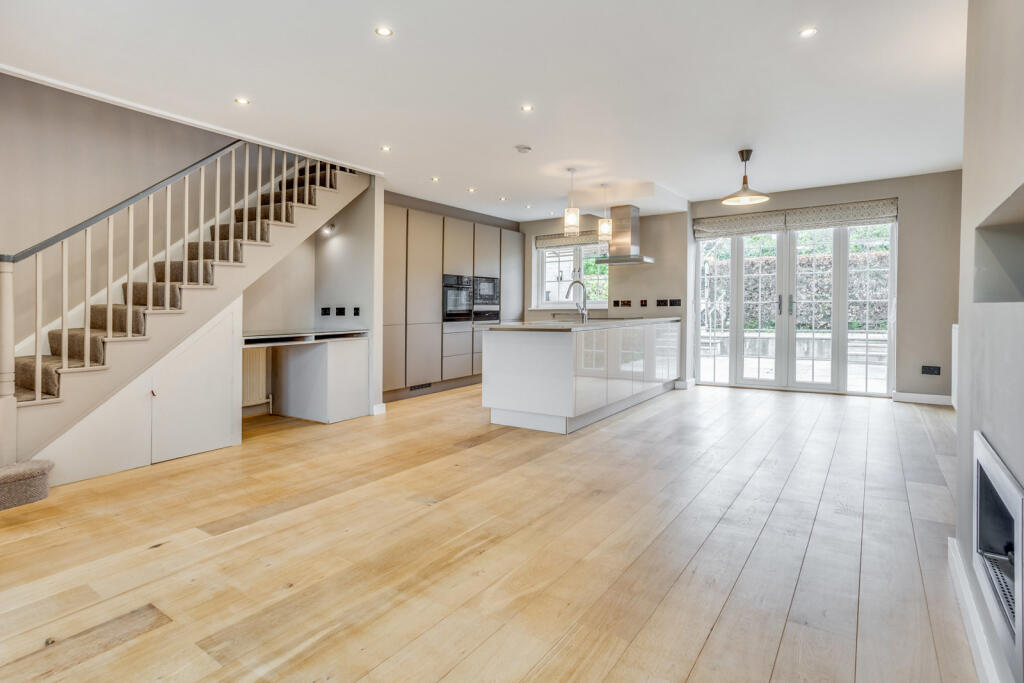 3 bed Detached for rent in Redhill. From Leaders Lettings - Redhill