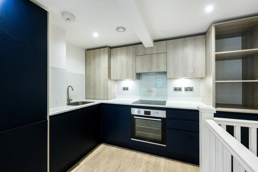 1 bed 1st Floor Flat for rent in Redhill. From Leaders Lettings - Redhill