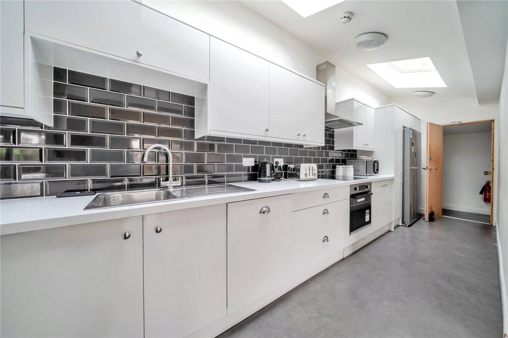 4 bed House Share for rent in Redhill. From Leaders Lettings - Redhill