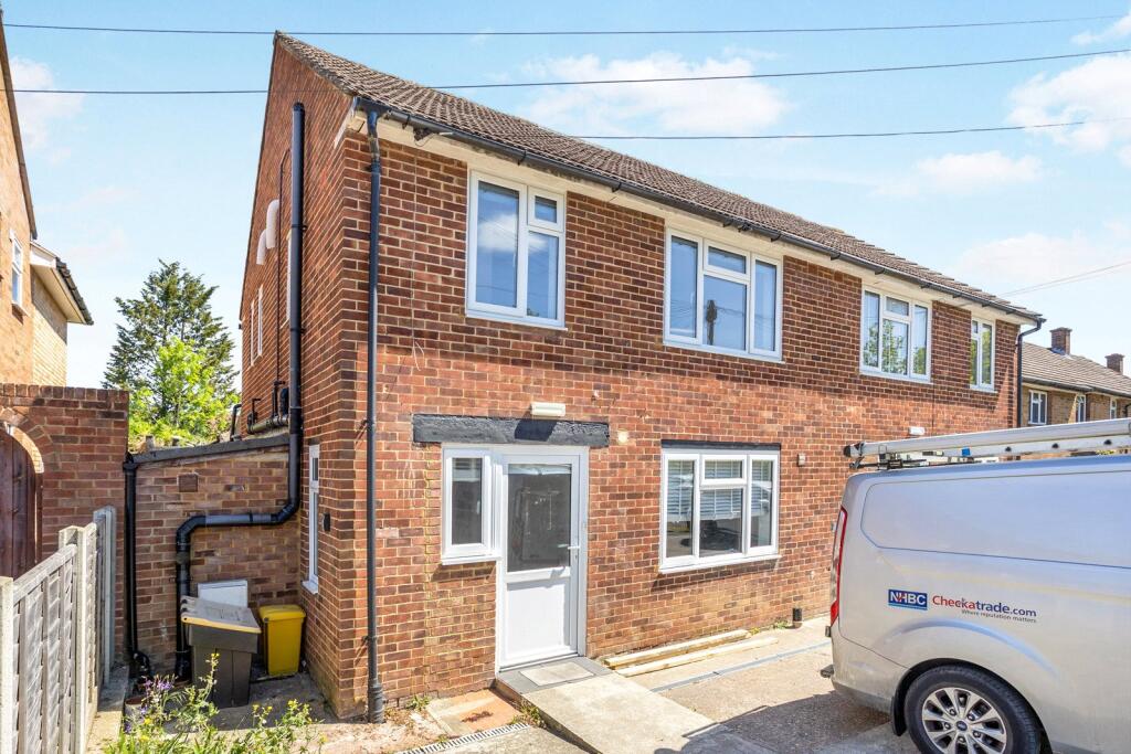 1 bed 1st Floor Flat for rent in Redhill. From Leaders Lettings - Redhill