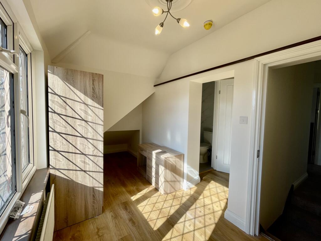 4 bed Detached for rent in Redhill. From Leaders Lettings - Redhill 4 bed Detached for rent in Redhill. From Leaders Lettings - Redhill