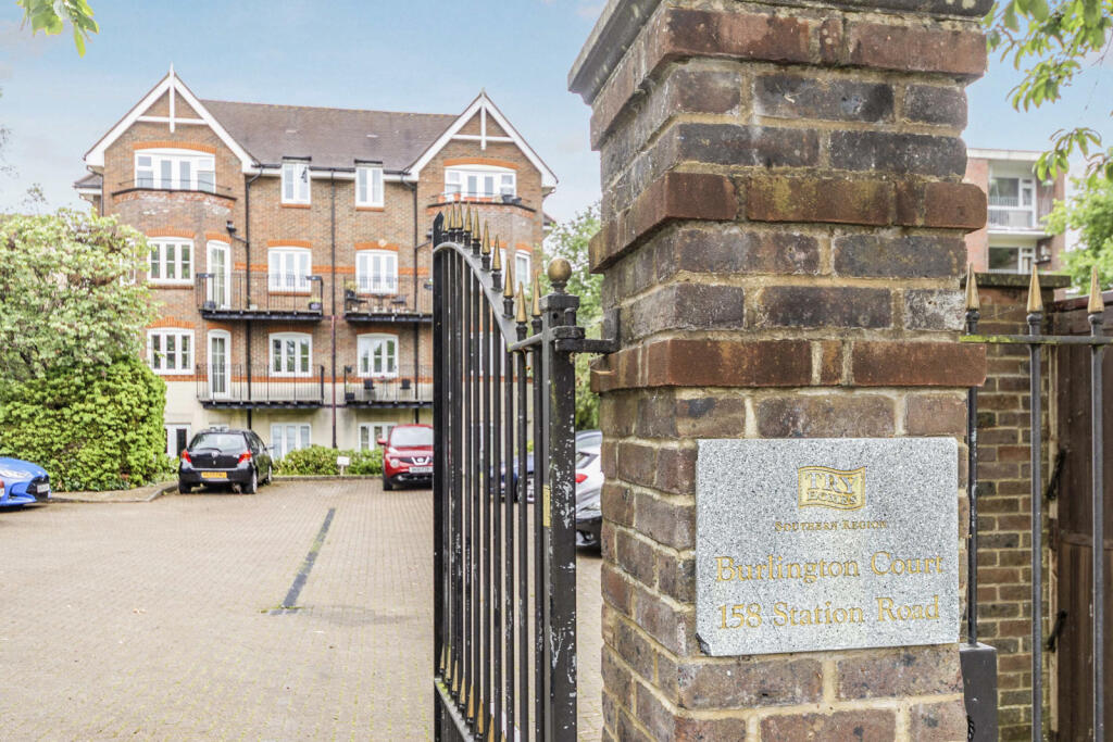 2 bed 1st Floor Flat for rent in Redhill. From Leaders Lettings - Redhill