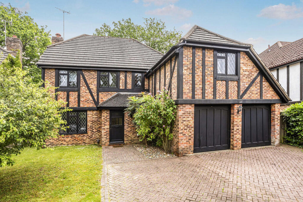 5 bed Detached for rent in Horley. From Leaders Lettings - Redhill 5 bed Detached for rent in Horley. From Leaders Lettings - Redhill