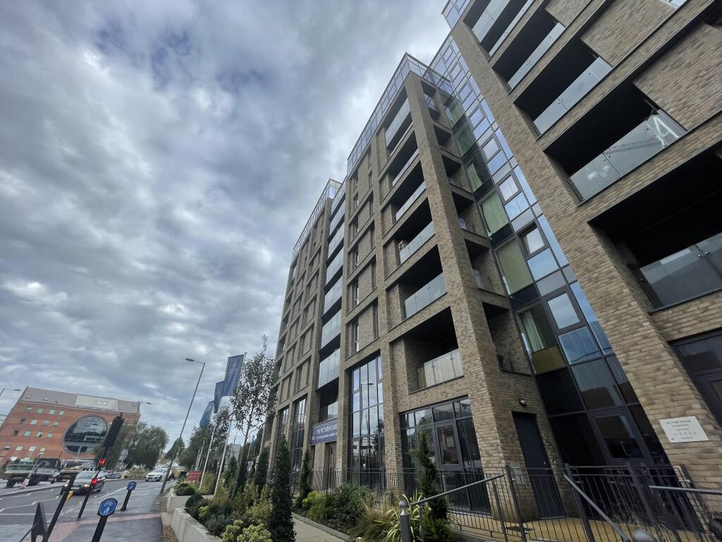 2 bed 1st Floor Flat for rent in Redhill. From Leaders Lettings - Redhill