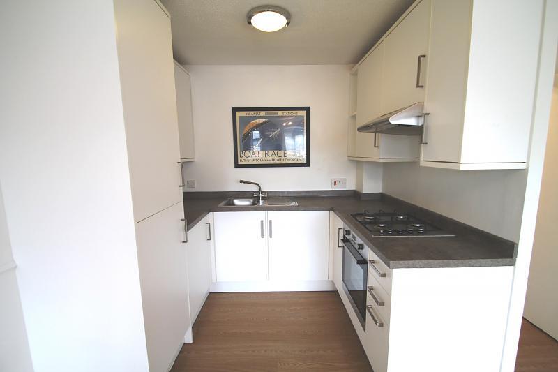 2 bed 1st Floor Flat for rent in Redhill. From Leaders Lettings - Redhill
