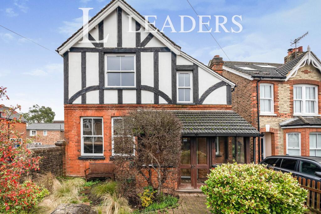 3 bed Detached for rent in Redhill. From Leaders Lettings - Redhill 3 bed Detached for rent in Redhill. From Leaders Lettings - Redhill