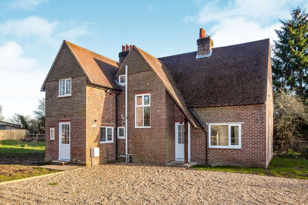 3 bed Detached for rent in South Nutfield. From Leaders Lettings - Redhill 3 bed Detached for rent in South Nutfield. From Leaders Lettings - Redhill