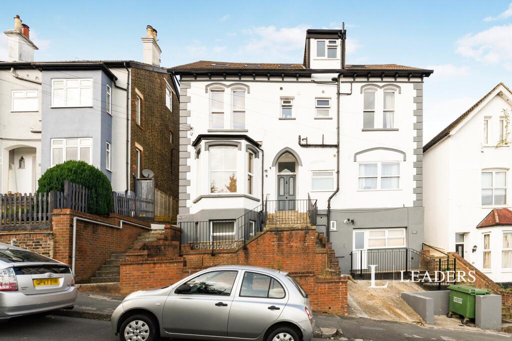 1 bed 1st Floor Flat for rent in Redhill. From Leaders Lettings - Redhill