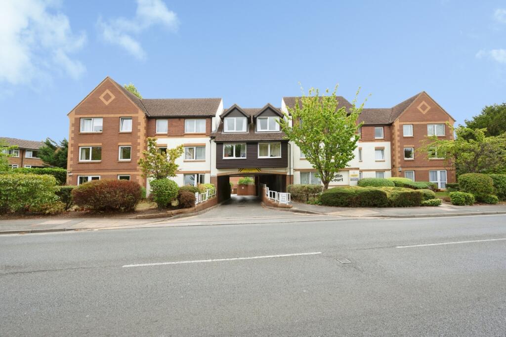 1 bed Detached for rent in Redhill. From Leaders Lettings - Redhill 1 bed Detached for rent in Redhill. From Leaders Lettings - Redhill