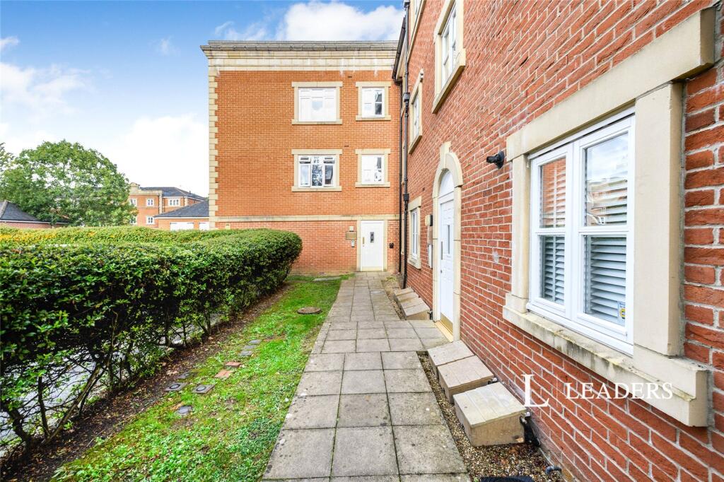 2 bed 1st Floor Flat for rent in Redhill. From Leaders Lettings - Redhill