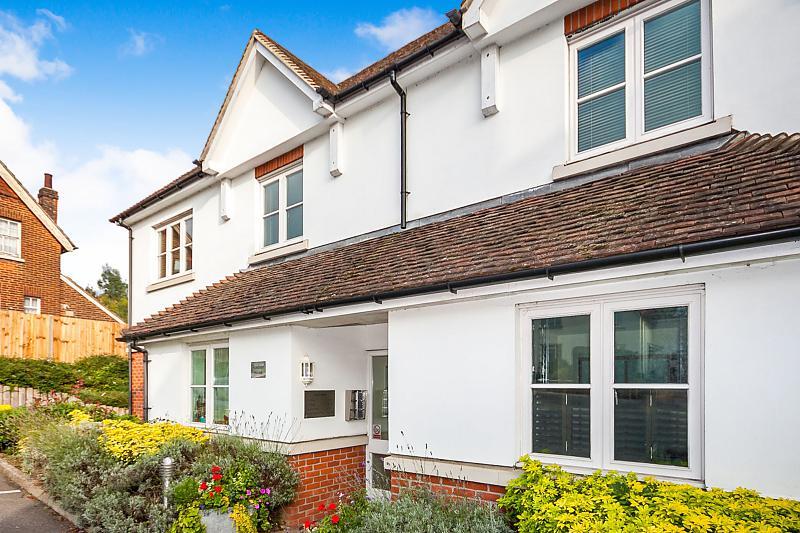 1 bed Detached for rent in Redhill. From Leaders Lettings - Redhill