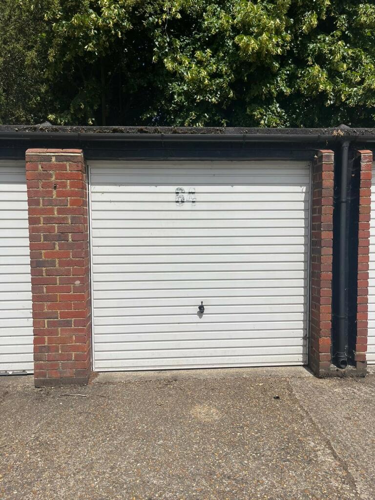 0 bed Garages for rent in Walton-on-Thames. From Leaders - Walton
