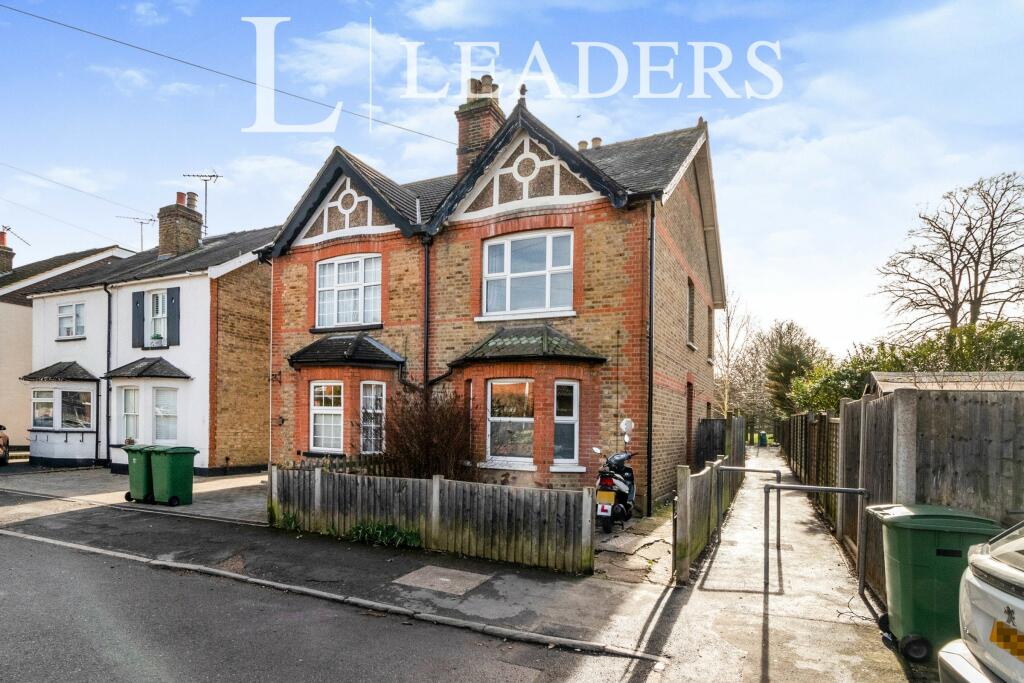 3 bed End Terraced House for rent in Walton-on-Thames. From Leaders - Walton