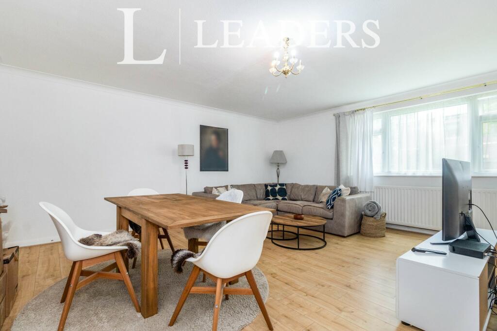 2 bed Apartment for rent in Walton-on-Thames. From Leaders - Walton