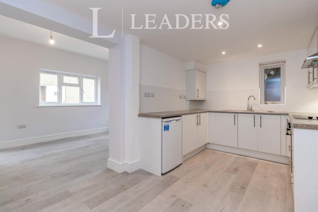 1 bed 1st Floor Flat for rent in Walton-on-Thames. From Leaders Lettings - Walton on Thames
