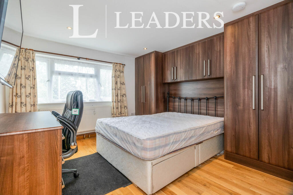 1 bed Detached for rent in Shepperton Green. From Leaders Lettings - Walton on Thames