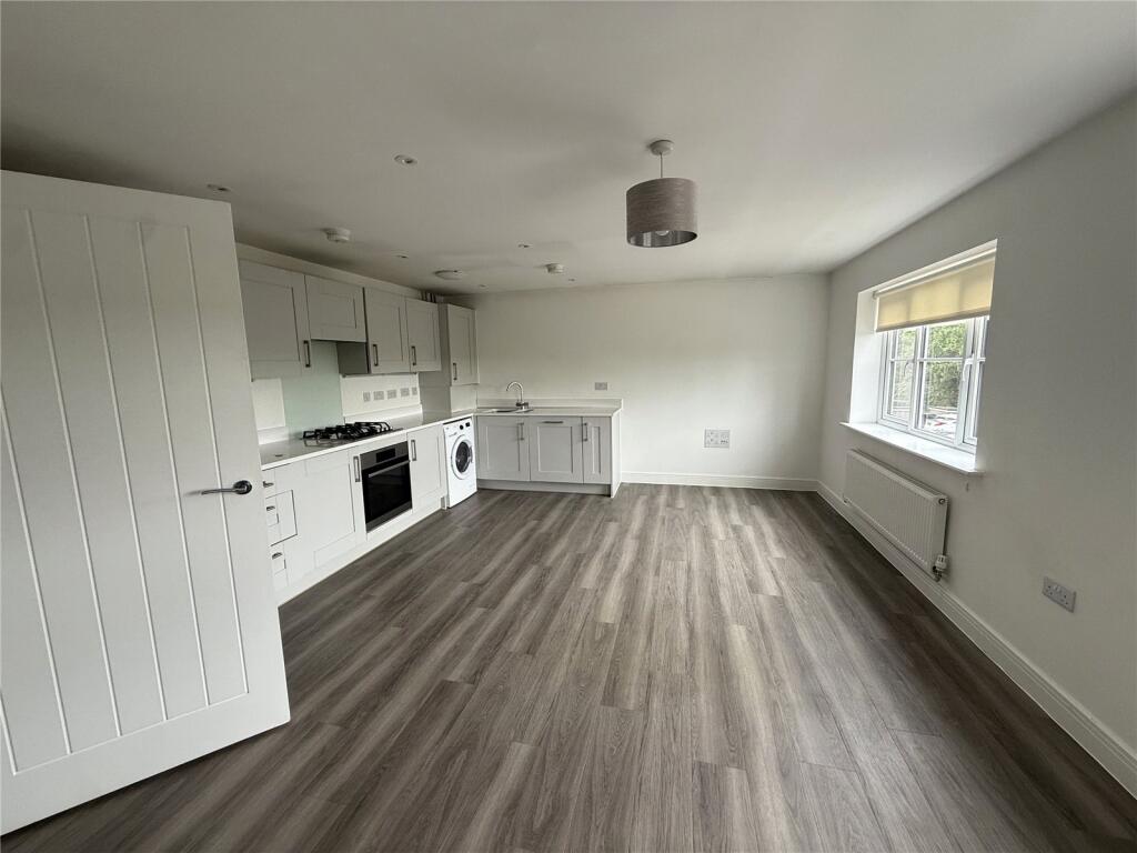 2 bed 1st Floor Flat for rent in Walton-on-Thames. From Leaders Lettings - Walton on Thames 2 bed 1st Floor Flat for rent in Walton-on-Thames. From Leaders Lettings - Walton on Thames