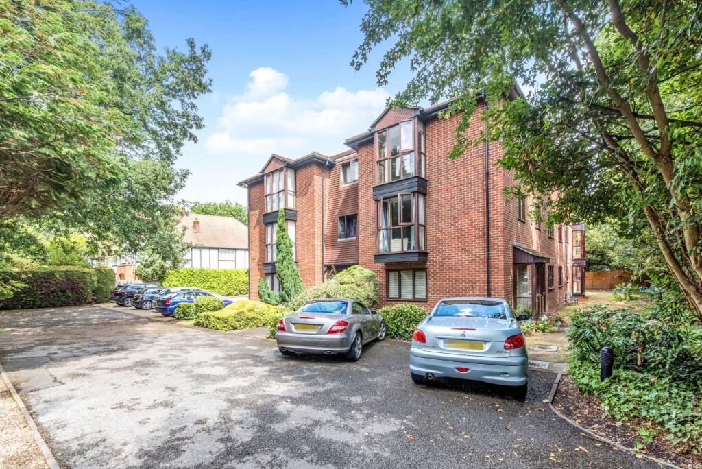 1 bed 1st Floor Flat for rent in Walton-on-Thames. From Leaders Lettings - Walton on Thames