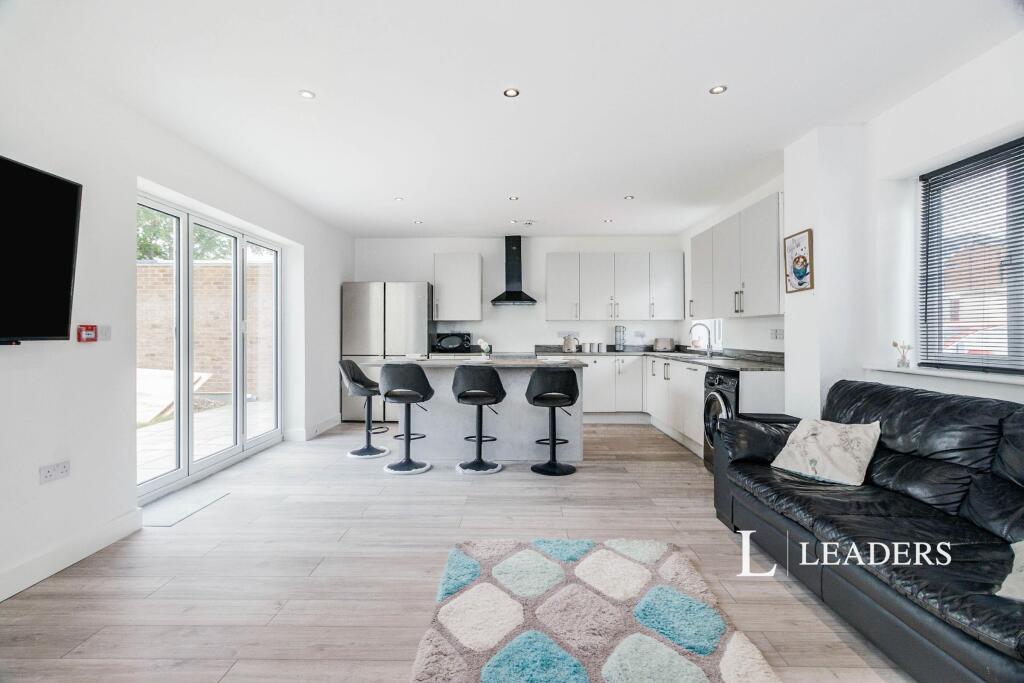 1 bed Mid Terraced House for rent in Sunbury. From Leaders Lettings - Walton on Thames