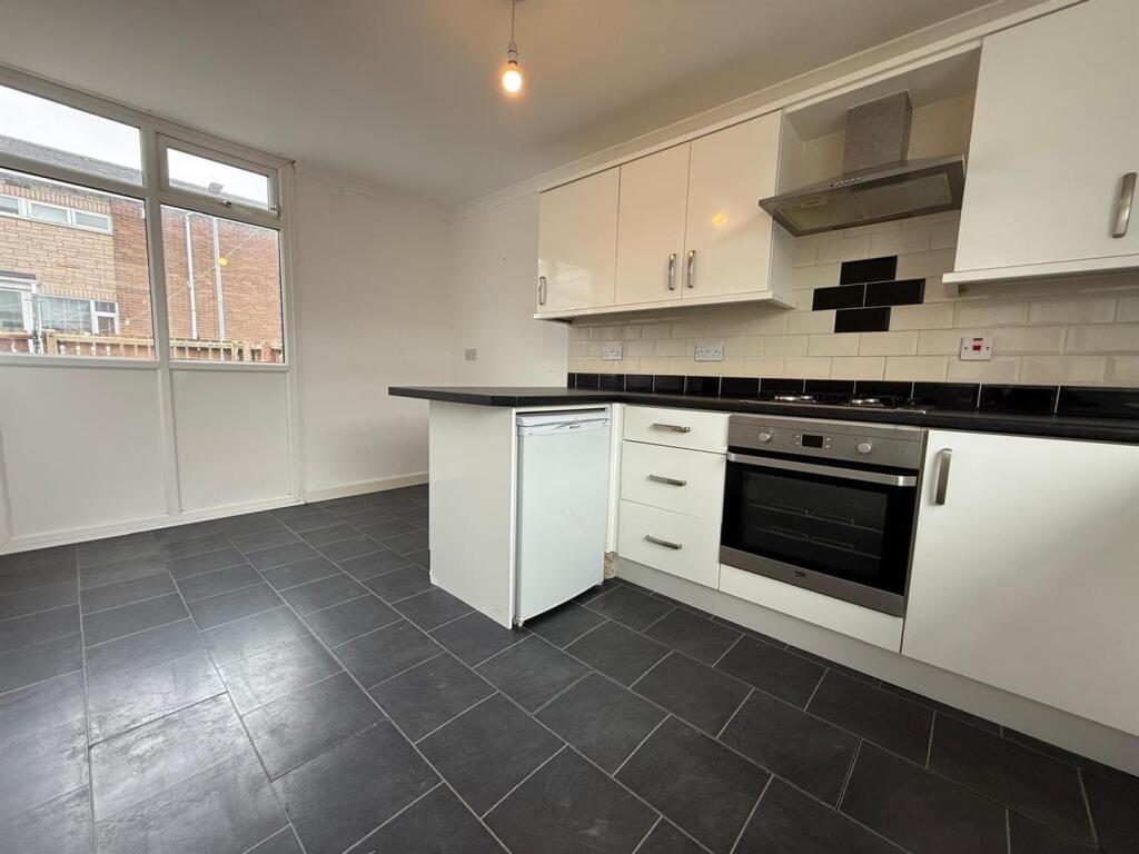 3 bed Mid Terraced House for rent in Wawne. From Leonards - Hull