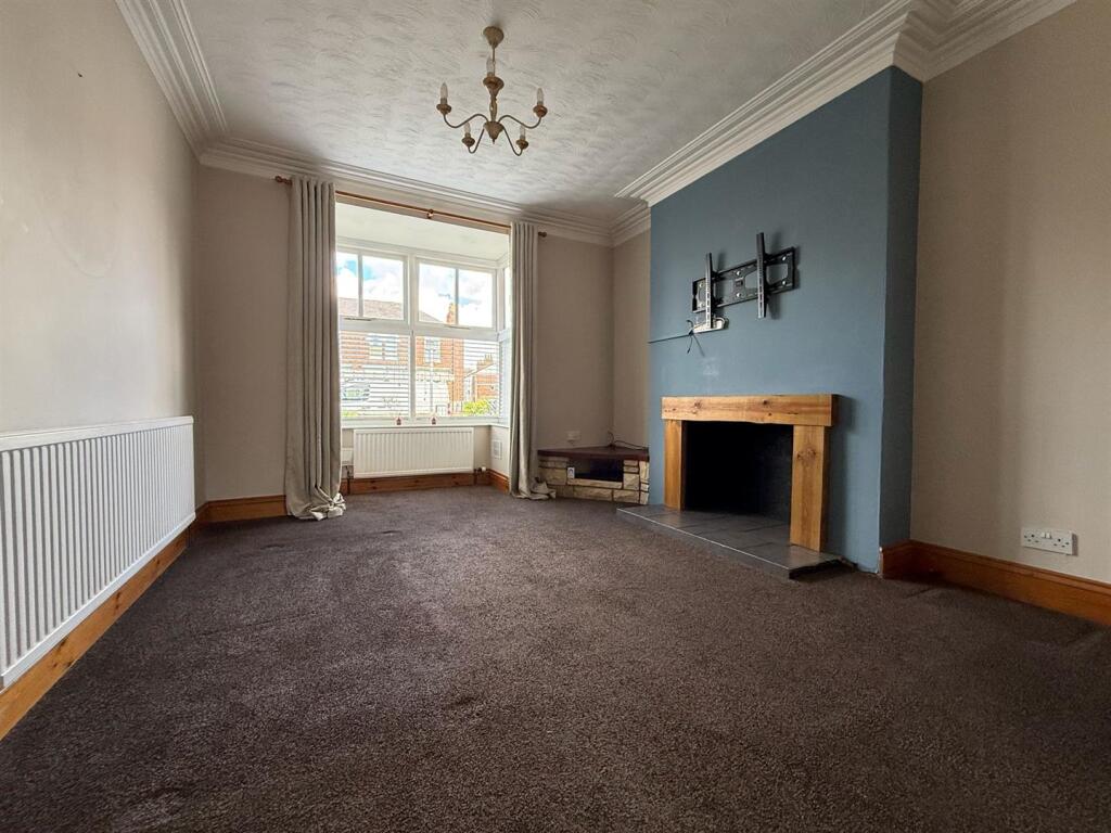 2 bed Mid Terraced House for rent in Beverley. From Leonards - Hull 2 bed Mid Terraced House for rent in Beverley. From Leonards - Hull