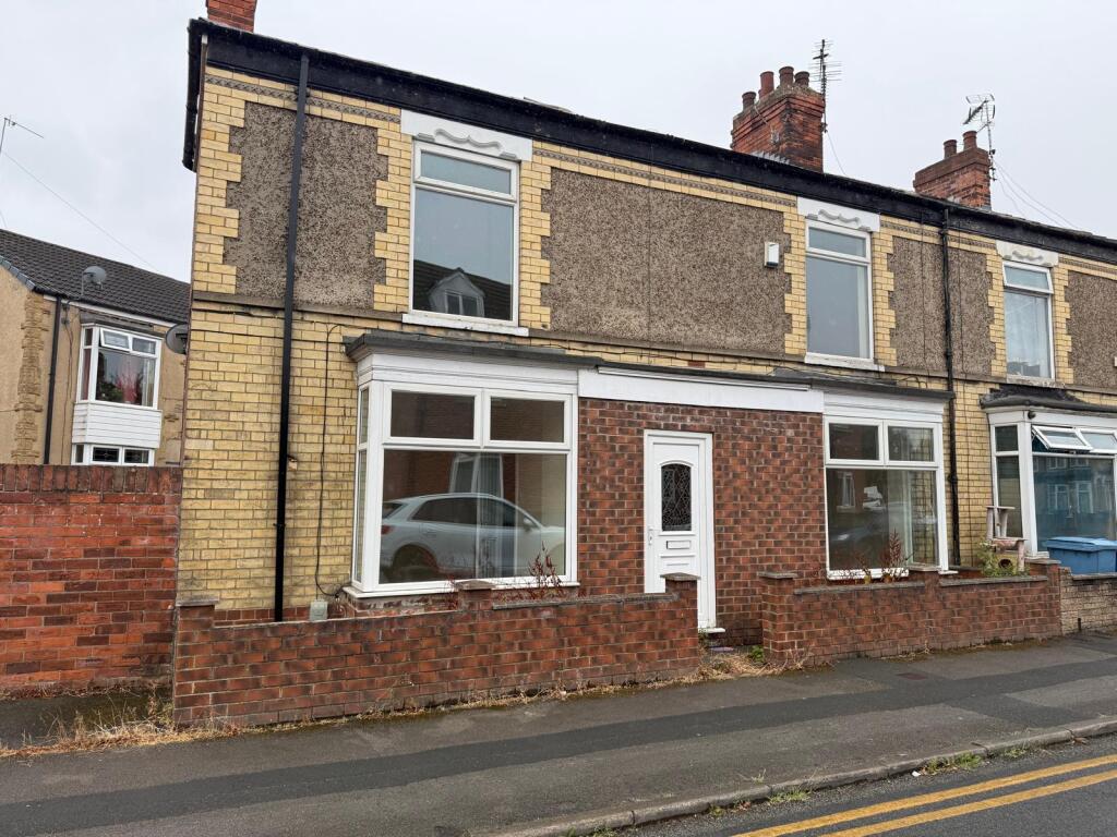 3 bed End of Terrace for rent in Hull. From Leonards - Hull