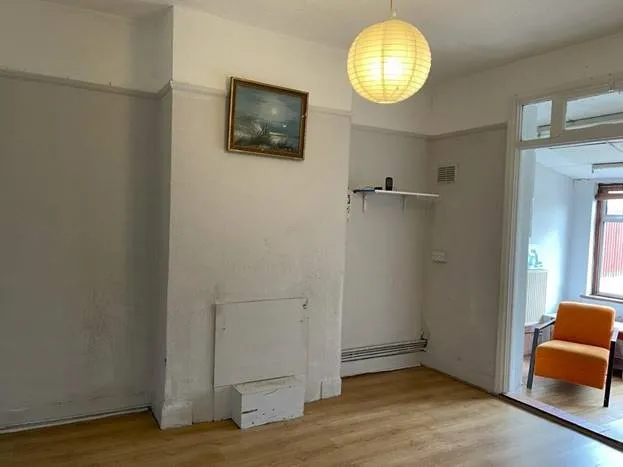 3 bed Terraced House for rent in Ilford. From Three Oaks - London