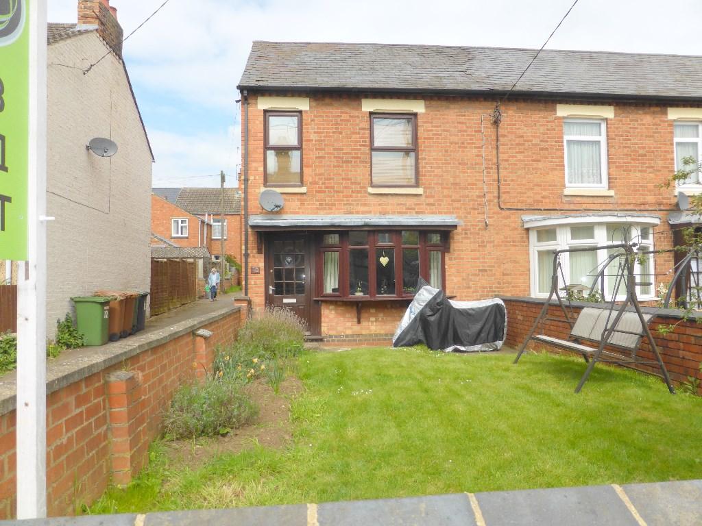 2 bed End of Terrace for rent in Earls Barton. From Let It! (Wellingborough) Limited - Wellingborough 2 bed End of Terrace for rent in Earls Barton. From Let It! (Wellingborough) Limited - Wellingborough