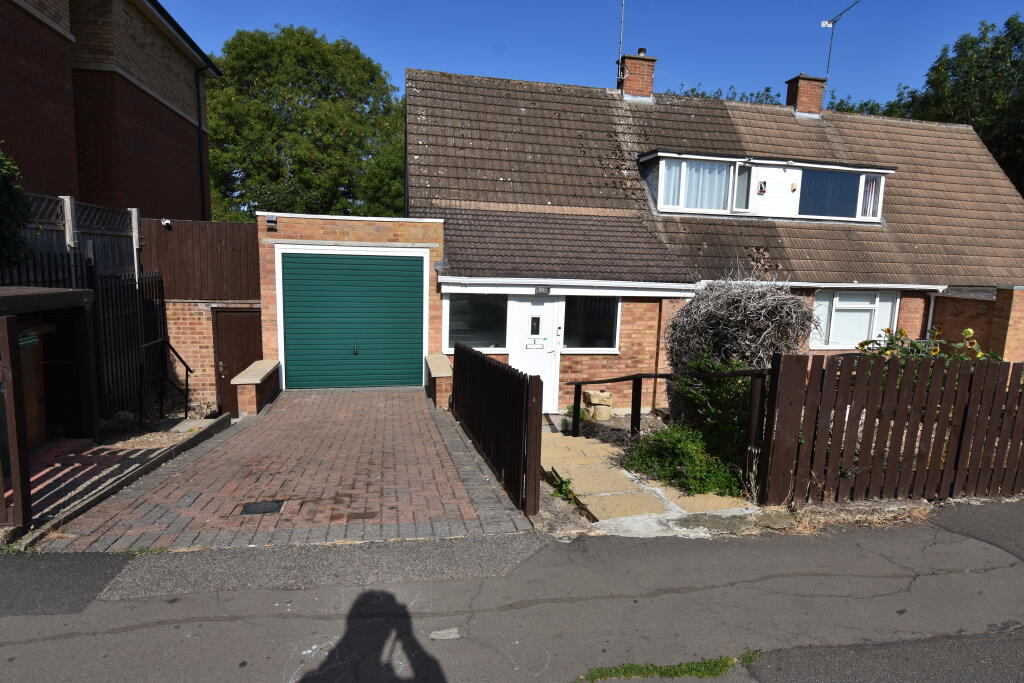 3 bed Semi Detached for rent in Wellingborough. From Let It! (Wellingborough) Limited - Wellingborough 3 bed Semi Detached for rent in Wellingborough. From Let It! (Wellingborough) Limited - Wellingborough