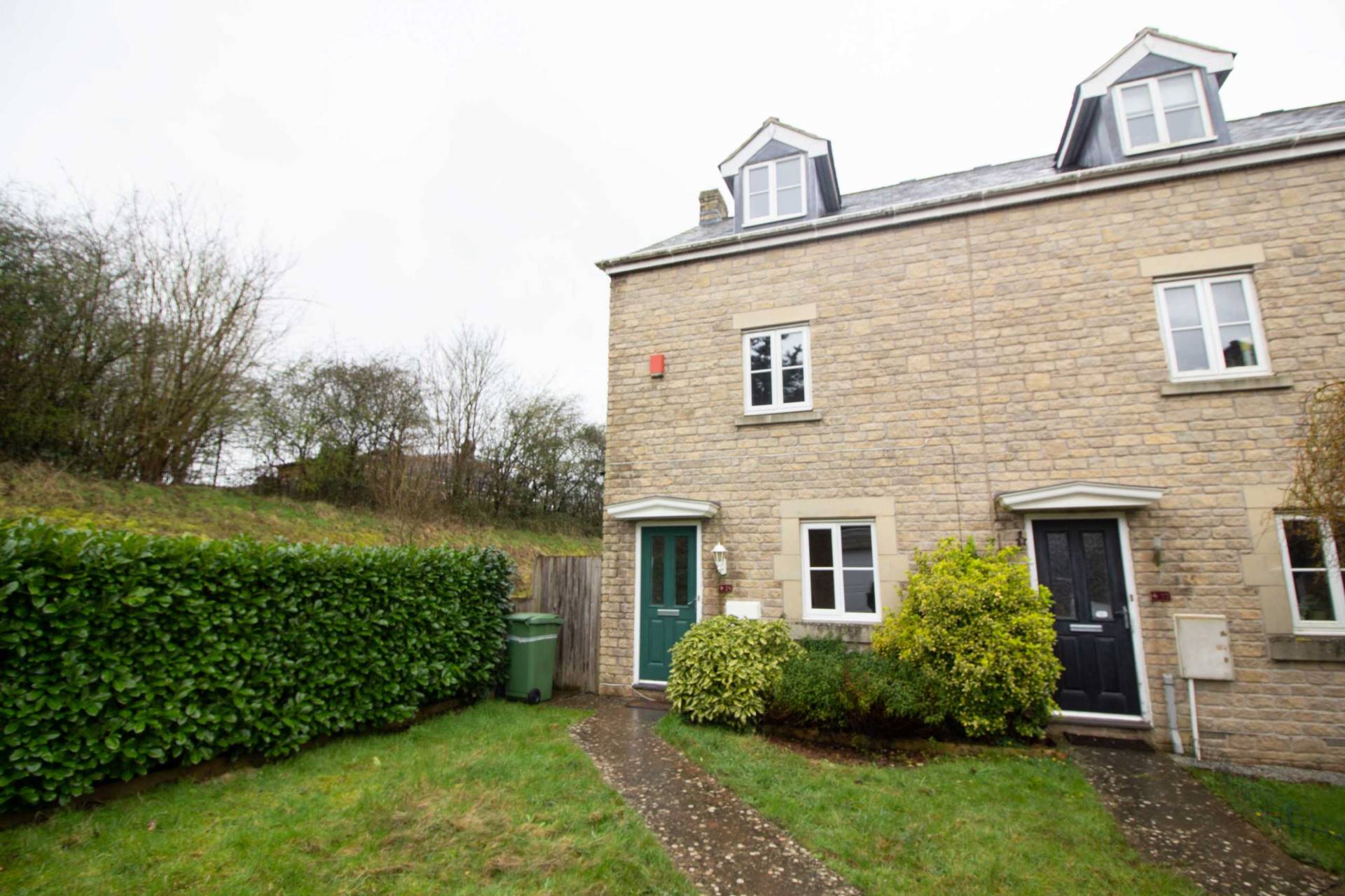3 bed Mid Terraced House for rent in Frome. From Lewis Gray