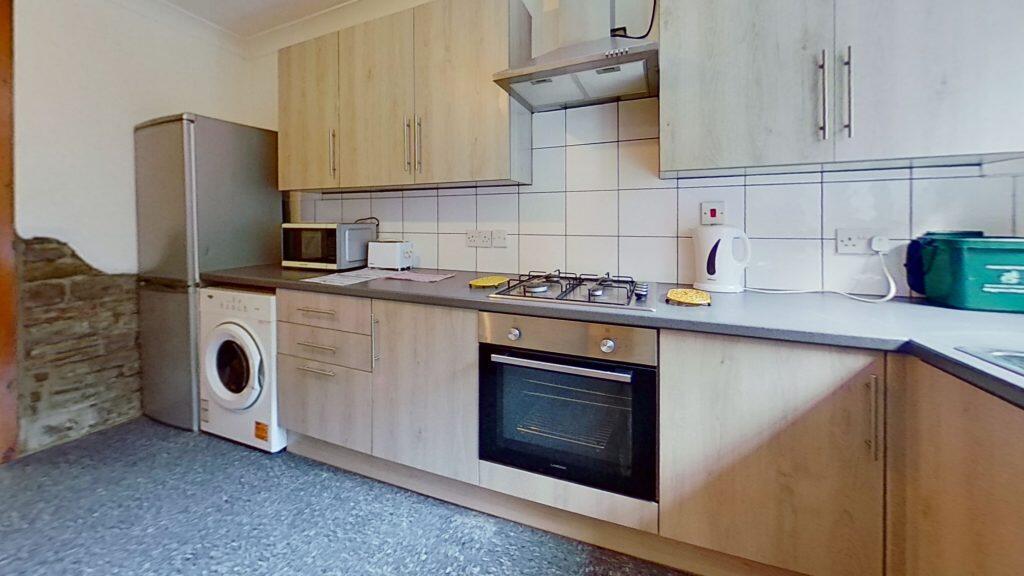 5 bed House Share for rent in Pontypridd. From Let Right Properties Ltd - Treforest