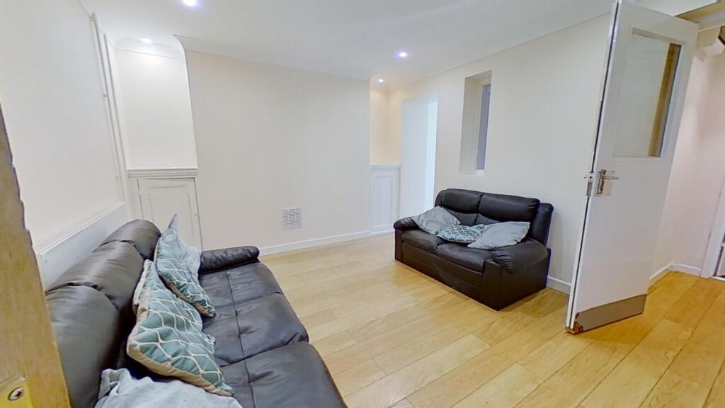 5 bed House Share for rent in Pen-y-coedcae. From Let Right Properties Ltd - Treforest