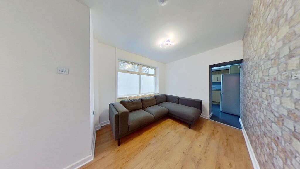 5 bed House Share for rent in Pontypridd. From Let Right Properties Ltd - Treforest