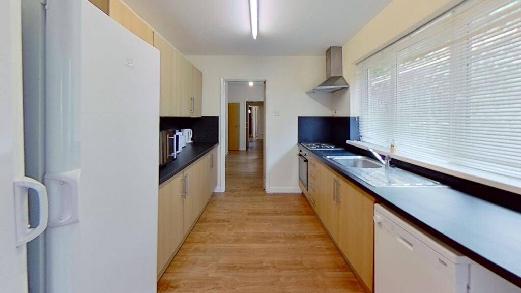 6 bed House Share for rent in Pen-y-coedcae. From Let Right Properties Ltd - Treforest