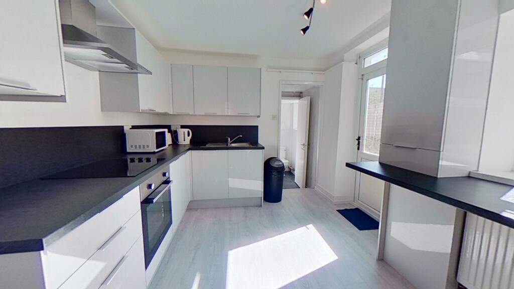 4 bed House Share for rent in Pen-y-coedcae. From Let Right Properties Ltd - Treforest