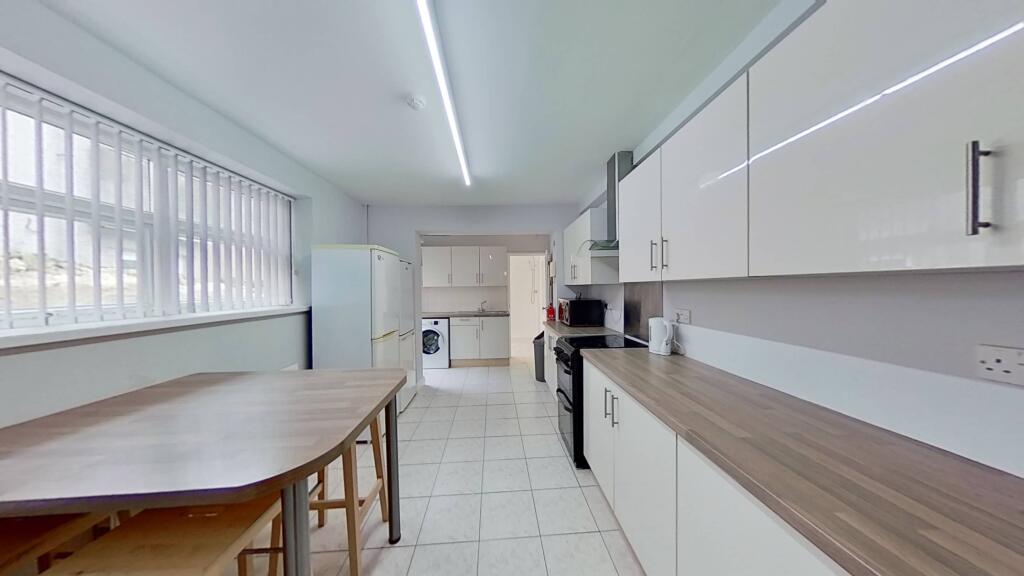 5 bed House Share for rent in Pontypridd. From Let Right Properties Ltd - Treforest