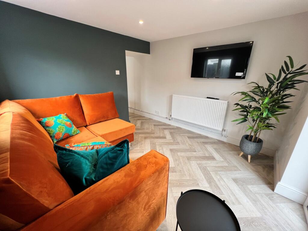 5 bed House Share for rent in Pontypridd. From Let Right Properties Ltd - Treforest